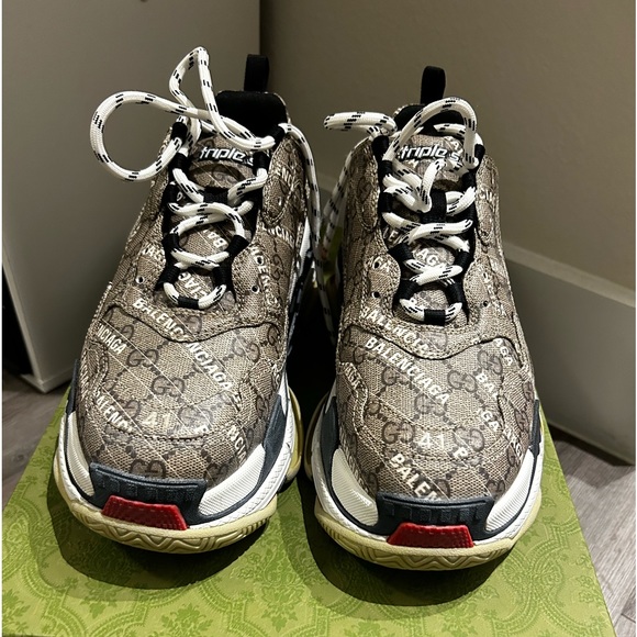 Shoe has only been worn once. Box with receipt and tags - Picture 1 of 2